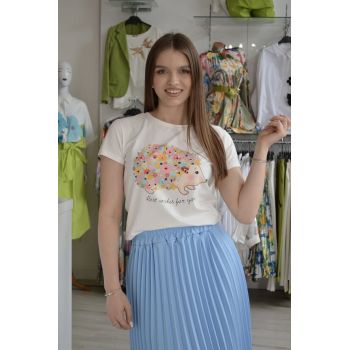 Tricou alb din bumbac cu imprimeu arici acoperit cu flori si pietricele