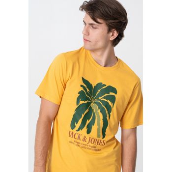 Tricou cu decolteu la baza gatului si design grafic