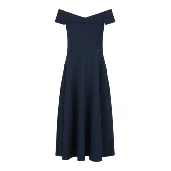 Rochie midi pe bie si decolteu pe umeri