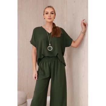 Set de bluza lejera cu colier si pantaloni -