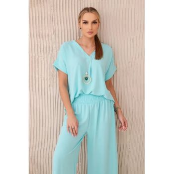Set de bluza lejera cu colier si pantaloni -
