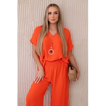 Set de bluza lejera cu colier si pantaloni -