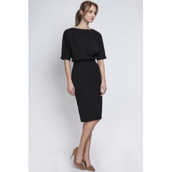 Rochie cu model uni si decolte barcuta