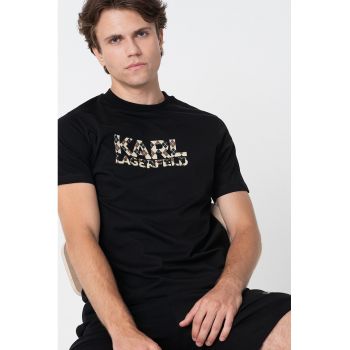 Tricou cu decolteu la baza gatului si imprimeu logo