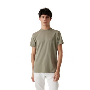 Tricou slim fit cu decolteu la baza gatului