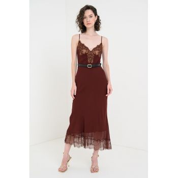 Rochie midi cu croiala pe bie si detalii de dantela