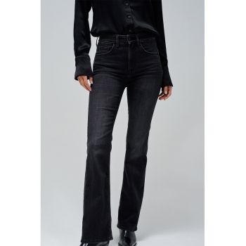 Blugi evazati cu model uni