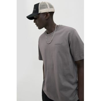 Tricou din bumbac cu decolteu la baza gatului