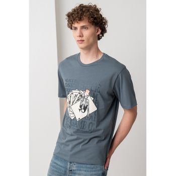 Tricou cu decolteu la baza gatului si imprimeu