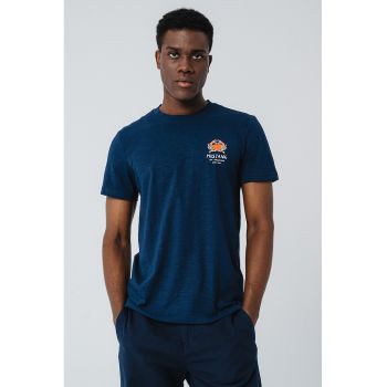 Tricou cu decolteu la baza gatului si imprimeu grafic Austin