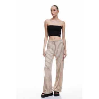 Pantaloni cu croiala ampla si model in dungi