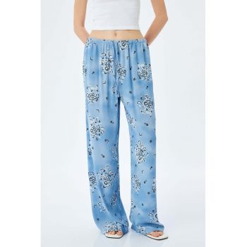 Pantaloni lejeri cu buzunare si snur