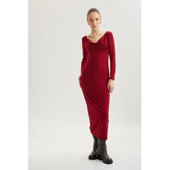 Rochie lunga cambrata cu decupaj frontal