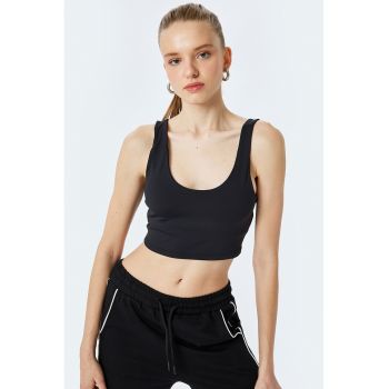 Top crop cu decolteu adanc