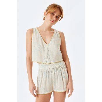 Top cu model floral si decolteu in V