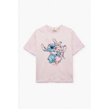 Tricou cu decolteu la baza gatului si imprimeu