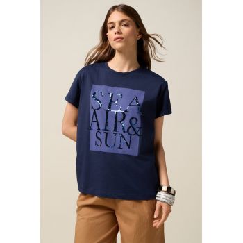 Tricou cu decolteu la baza gatului