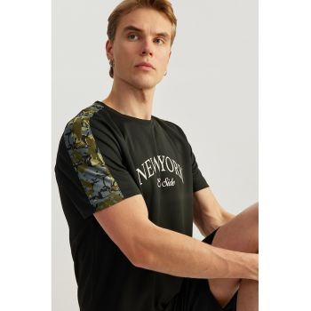 Tricou cu segmente contrastante