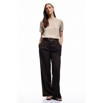 Bluza de satin cu decolteu la baza gatului