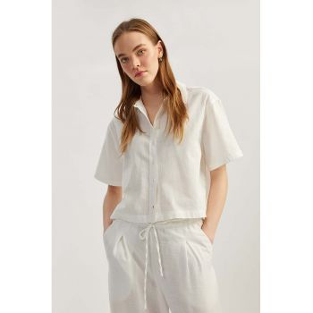 Camasa crop cu guler ascutit