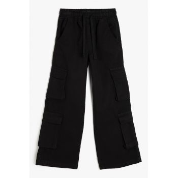 Pantaloni cargo cu croiala ampla si cordon in talie