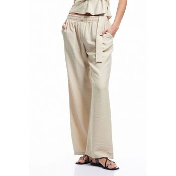 Pantaloni cu croiala ampla si talie elastica