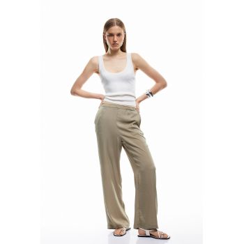 Pantaloni de satin cu croiala ampla