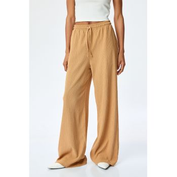 Pantaloni drepti cu talie medie