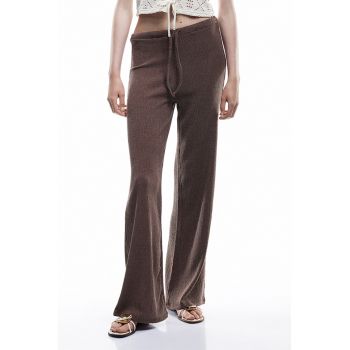 Pantaloni uni evazati