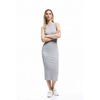 Rochie bodycon si slit pe partea din spate