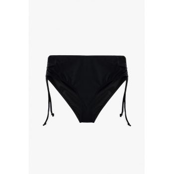 Slip cu insertii elastice laterale