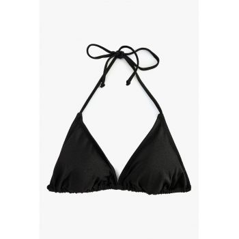 Sutien de baie cu cupe triunghiulare