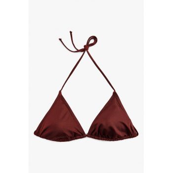 Sutien de baie cu cupe triunghiulare