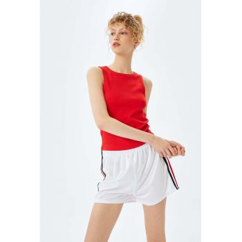 Top crop cu decolteu rotund