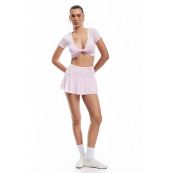 Top crop cu detaliu rasucit