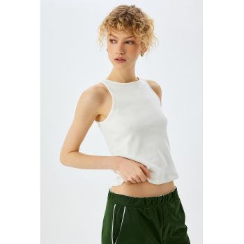 Top slim fit cu decolteu la baza gatului