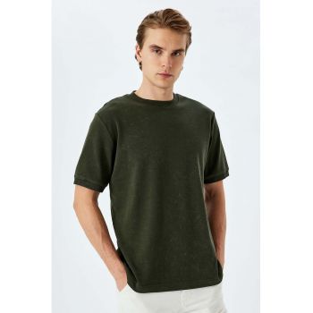 Tricou cu aspect deteriorat