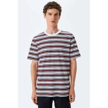 Tricou cu decolteu la baza gatului si model in dungi