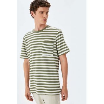 Tricou cu decolteu rotund si dungi