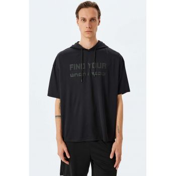 Tricou cu gluga