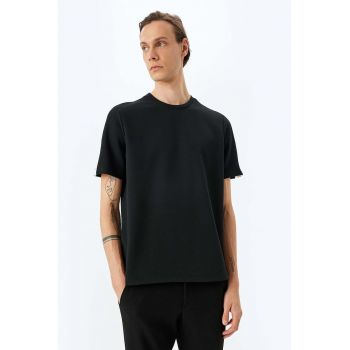 Tricou cu insertii contrastante