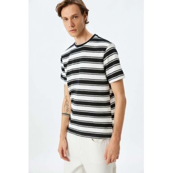 Tricou cu model in dungi
