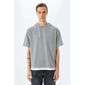 Tricou supradimensionat cu gluga