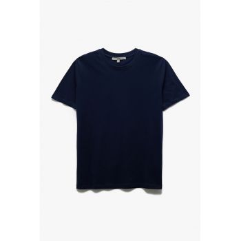 Tricou uni cu decolteu la baza gatului