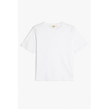 Tricou uni cu decolteu la baza gatului