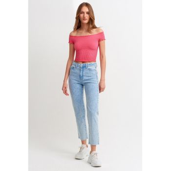 Blugi crop cu terminatie franjurata