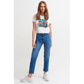 Blugi crop cu terminatie franjurata