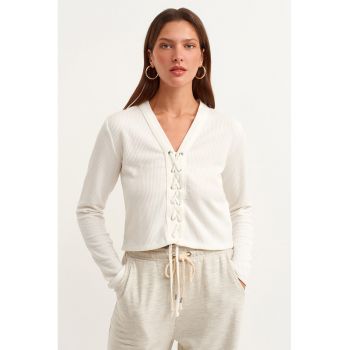 Bluza cu decolteu in V si sireturi