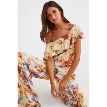 Bluza cu model abstract si decolteu pe un umar - cu garnitura cu volane