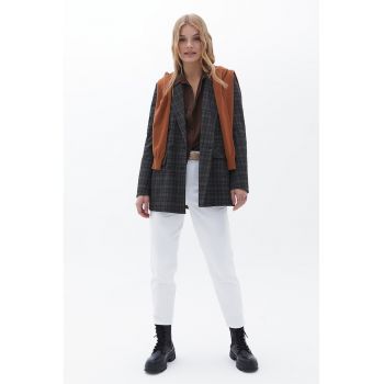Pantaloni regular fit cu talie medie